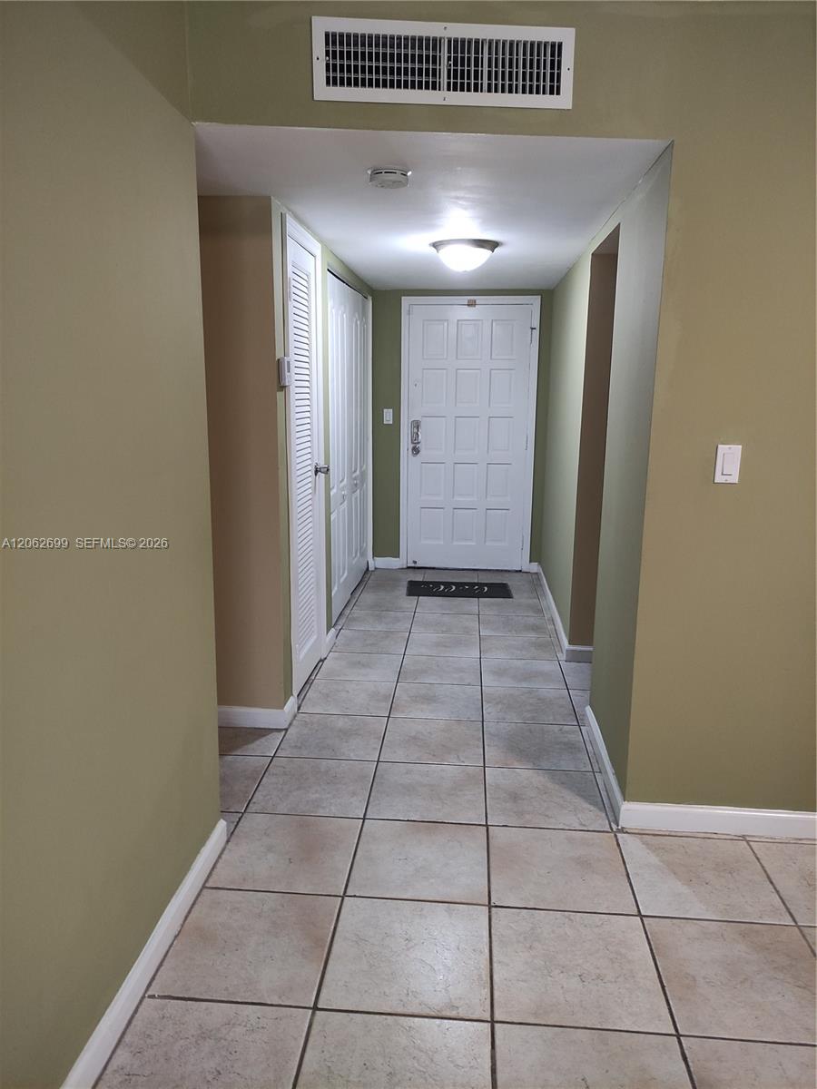 6301 N Fall Circle Drive 410 Property Photo 10
