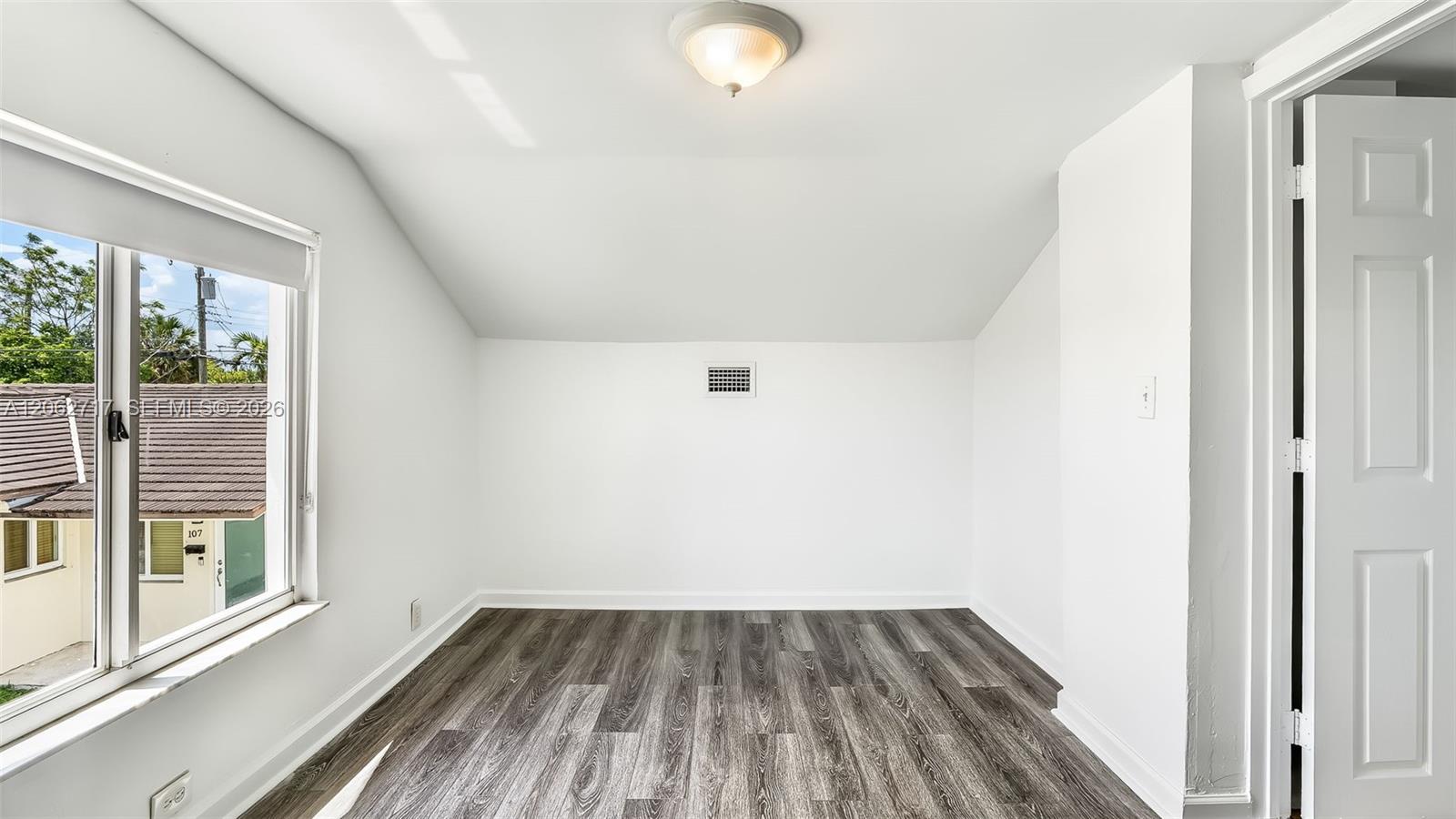 117 E 10th Street Property Photo 18