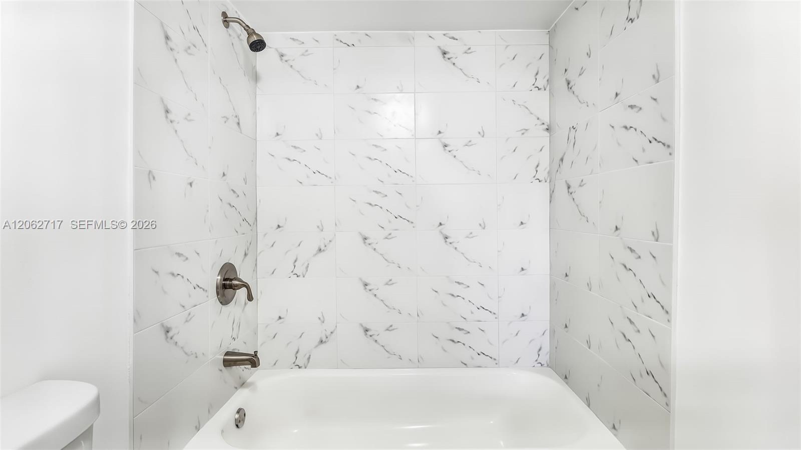 117 E 10th Street Property Photo 20