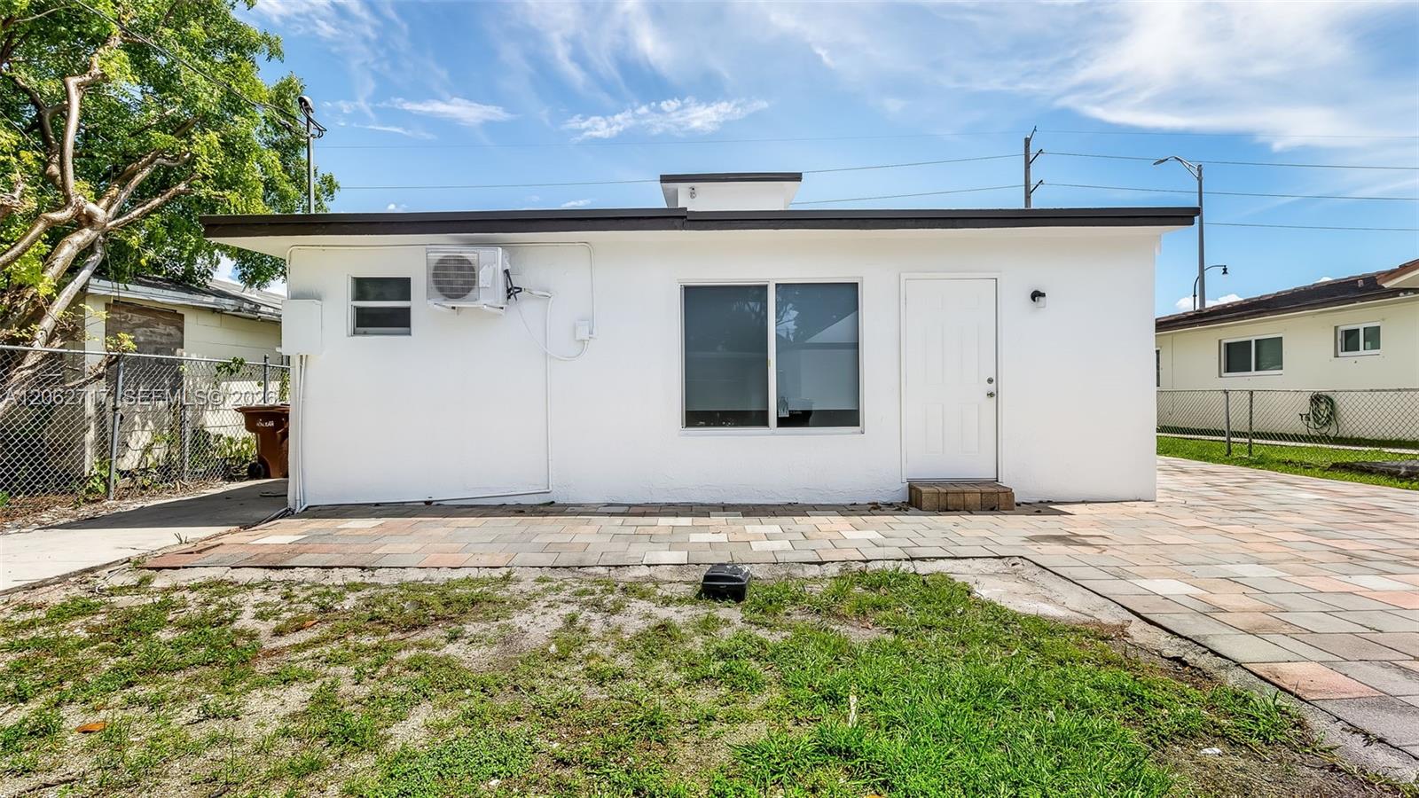 117 E 10th Street Property Photo 21