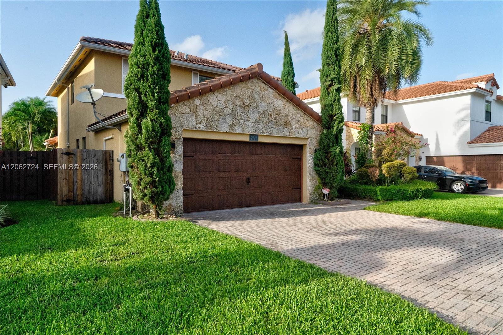 A12062724 Property Photo 2
