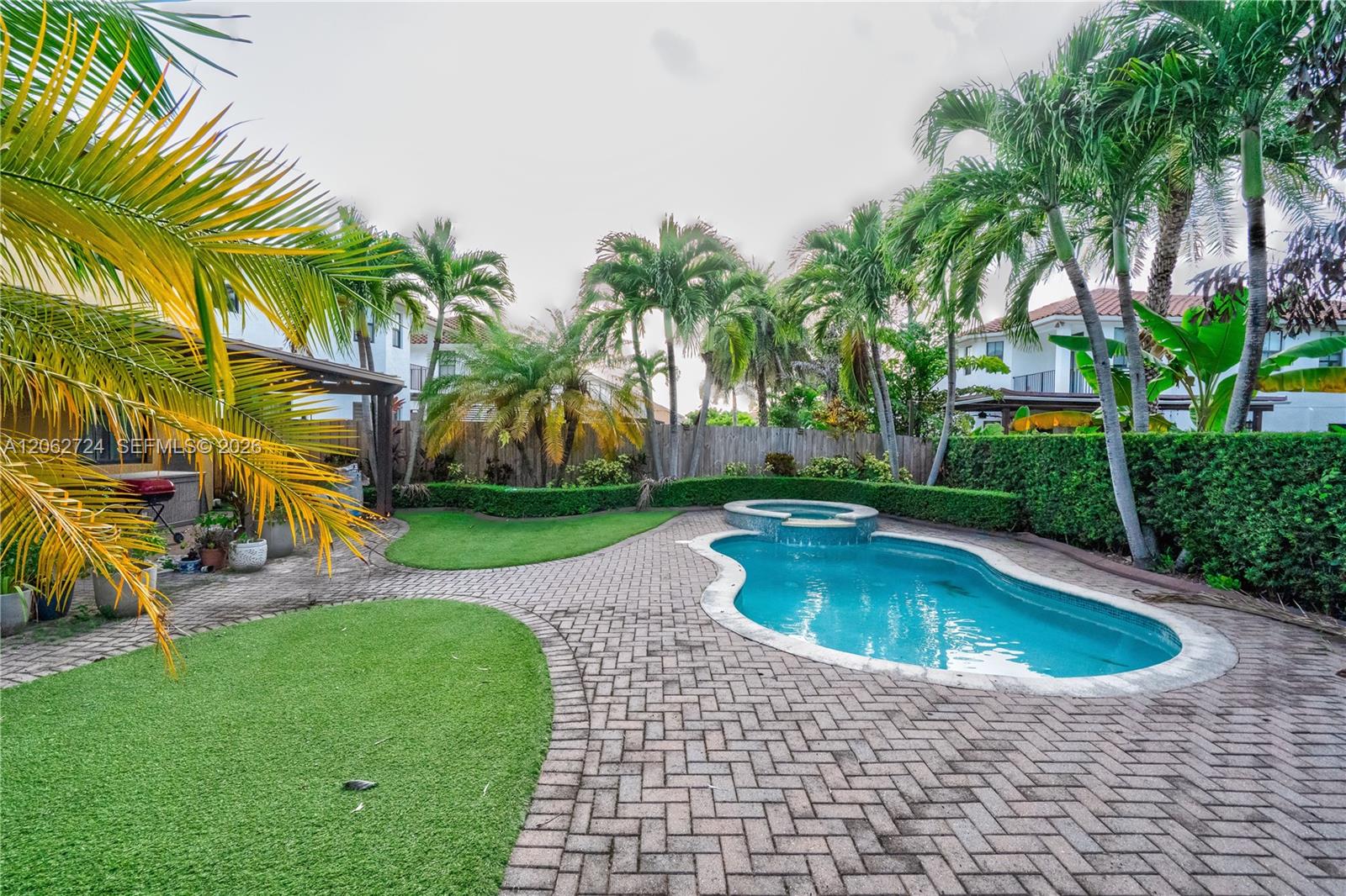 A12062724 Property Photo 30