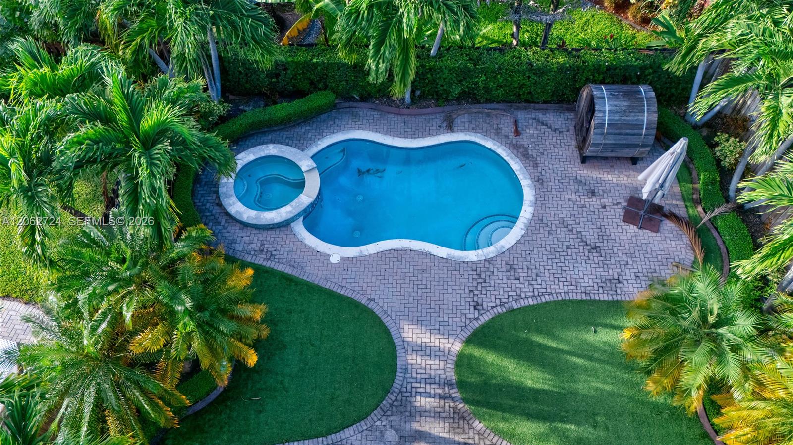 A12062724 Property Photo 37