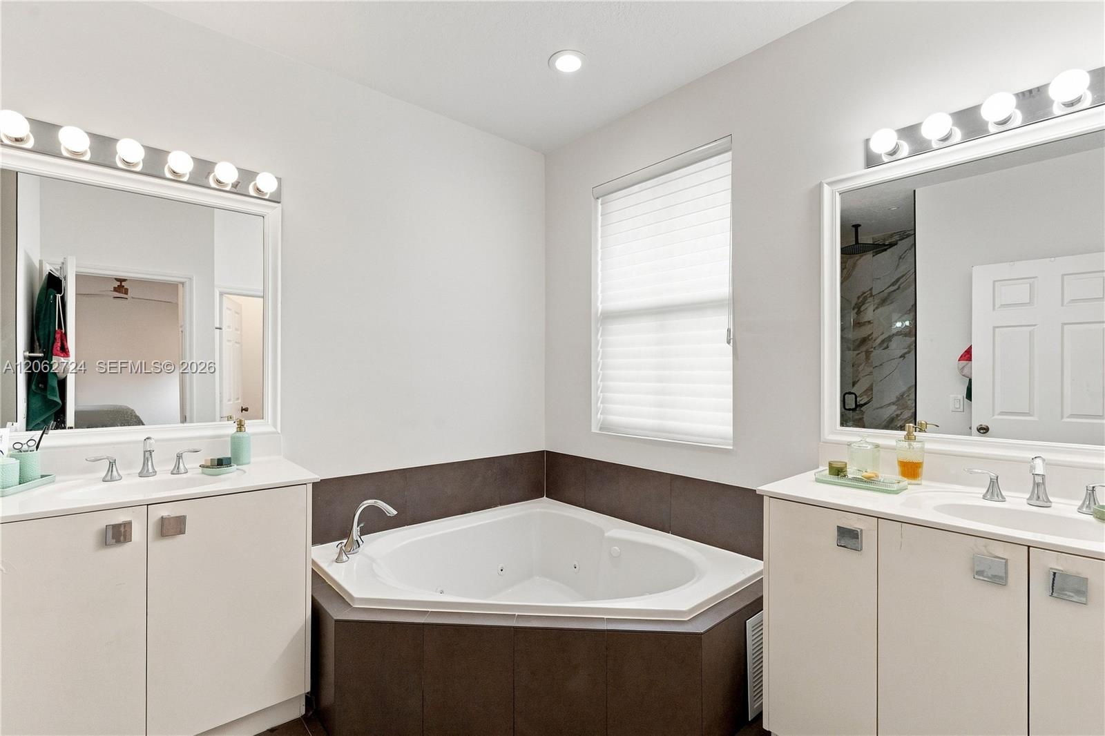 A12062724 Property Photo 47