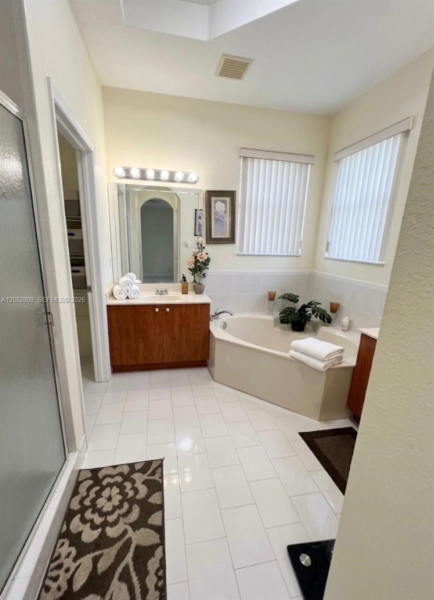 A12062809 Property Photo 23