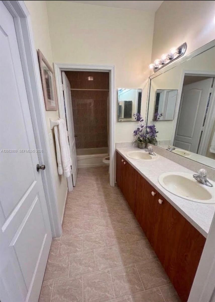 A12062809 Property Photo 24