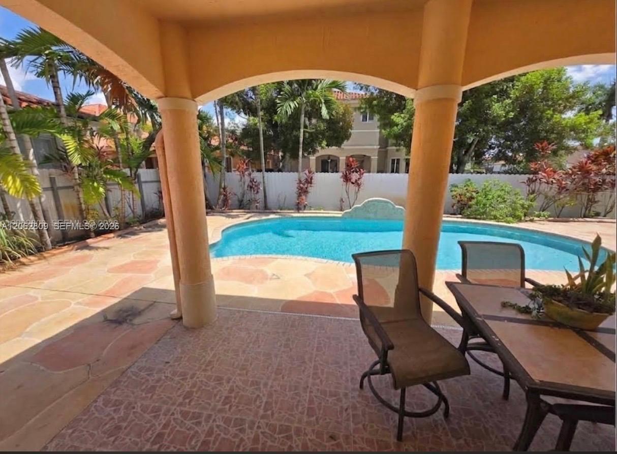 A12062809 Property Photo 28