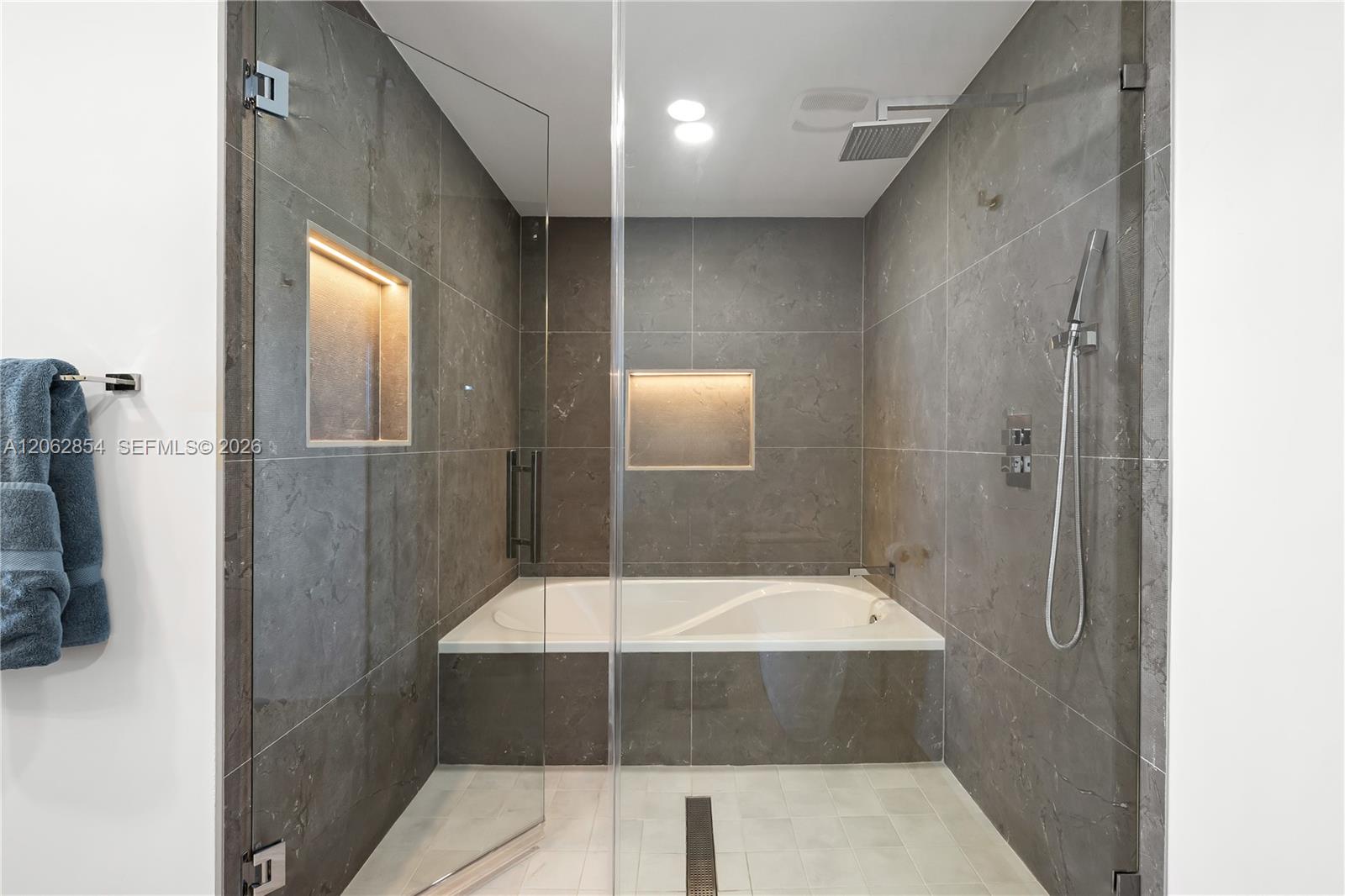 888 Biscayne Boulevard 2009 Property Photo 5