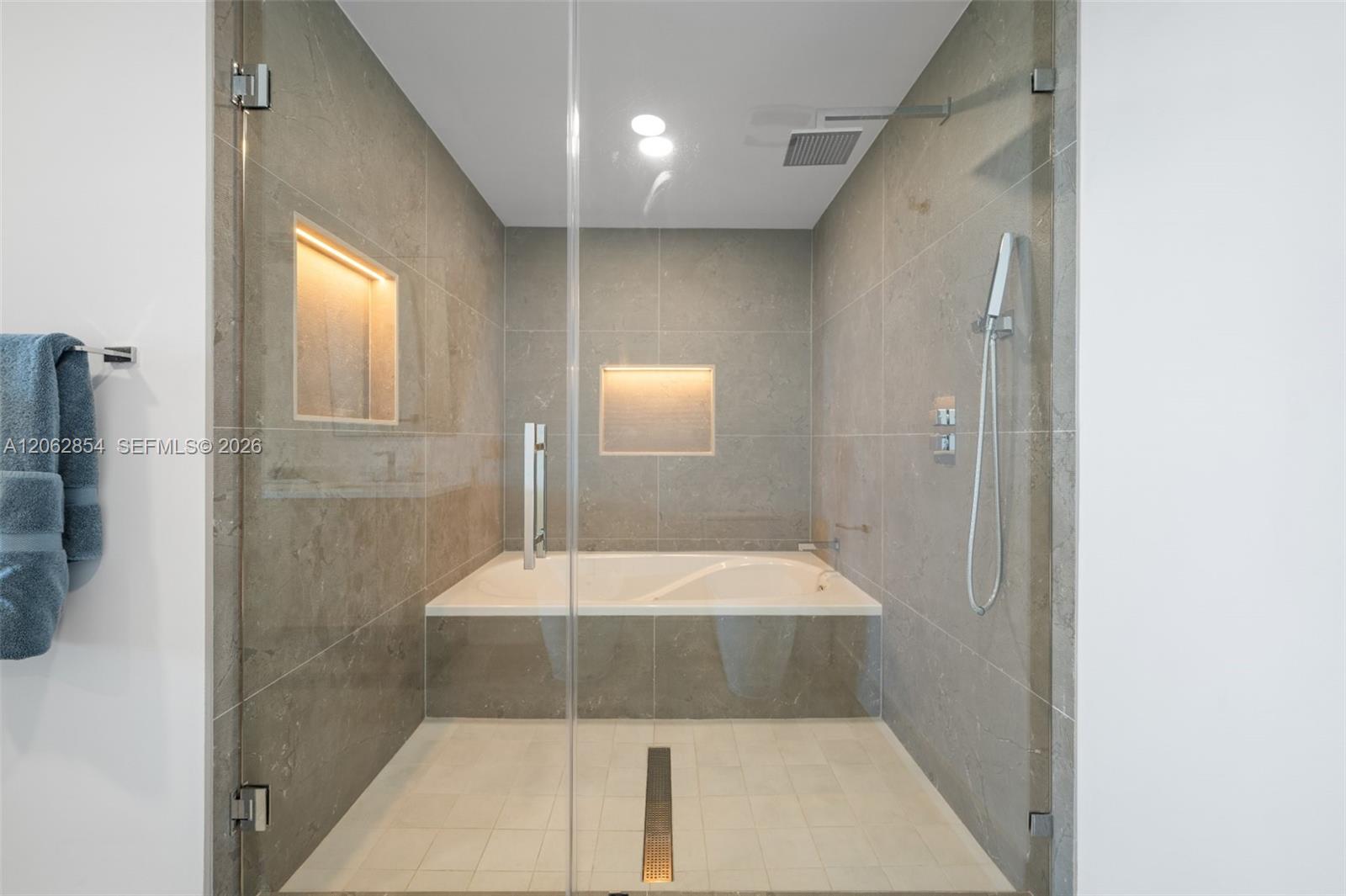 888 Biscayne Boulevard 2009 Property Photo 9