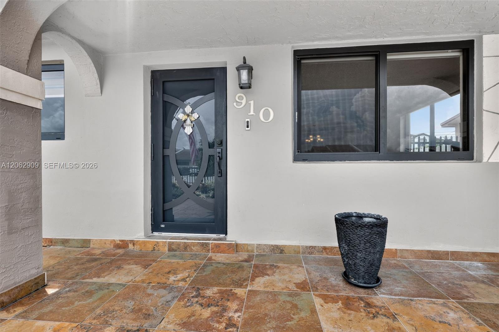 910 W 37th Street Property Photo 6