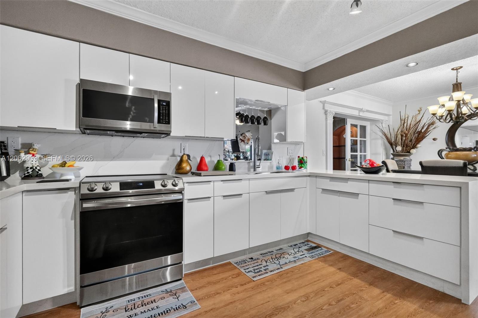 910 W 37th Street Property Photo 12