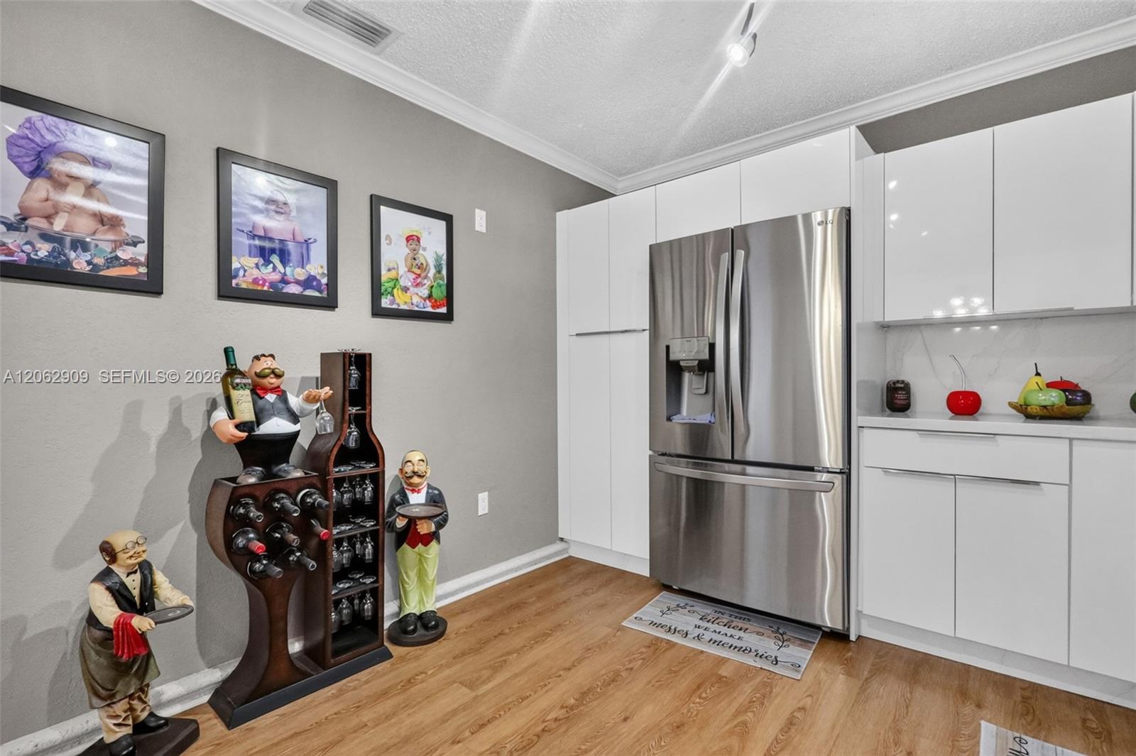 910 W 37th Street Property Photo 16