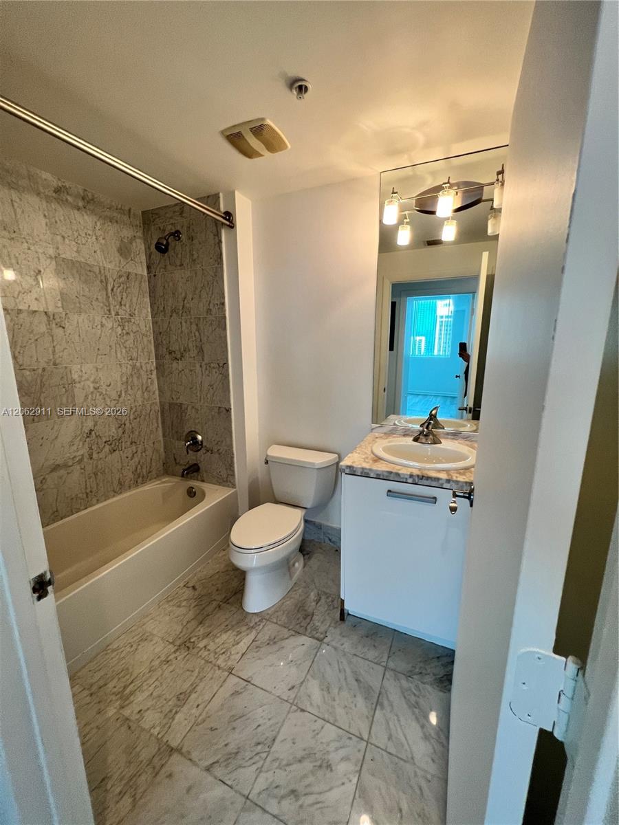 244 Biscayne Boulevard 2609 Property Photo 6