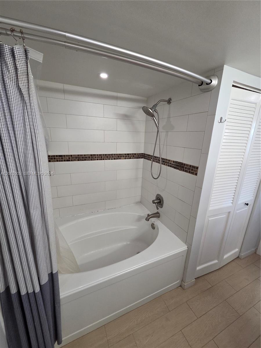 200 Leslie Drive 1029 Property Photo 16
