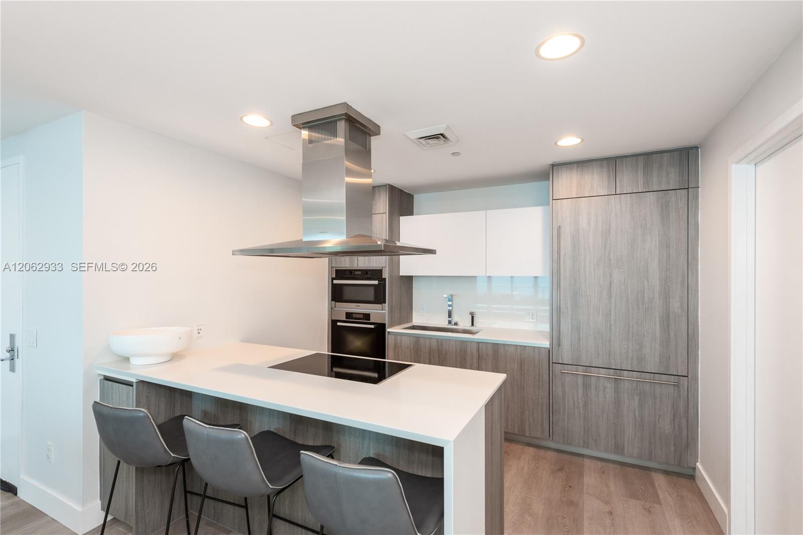 360 Ocean Drive 904s Property Photo 8