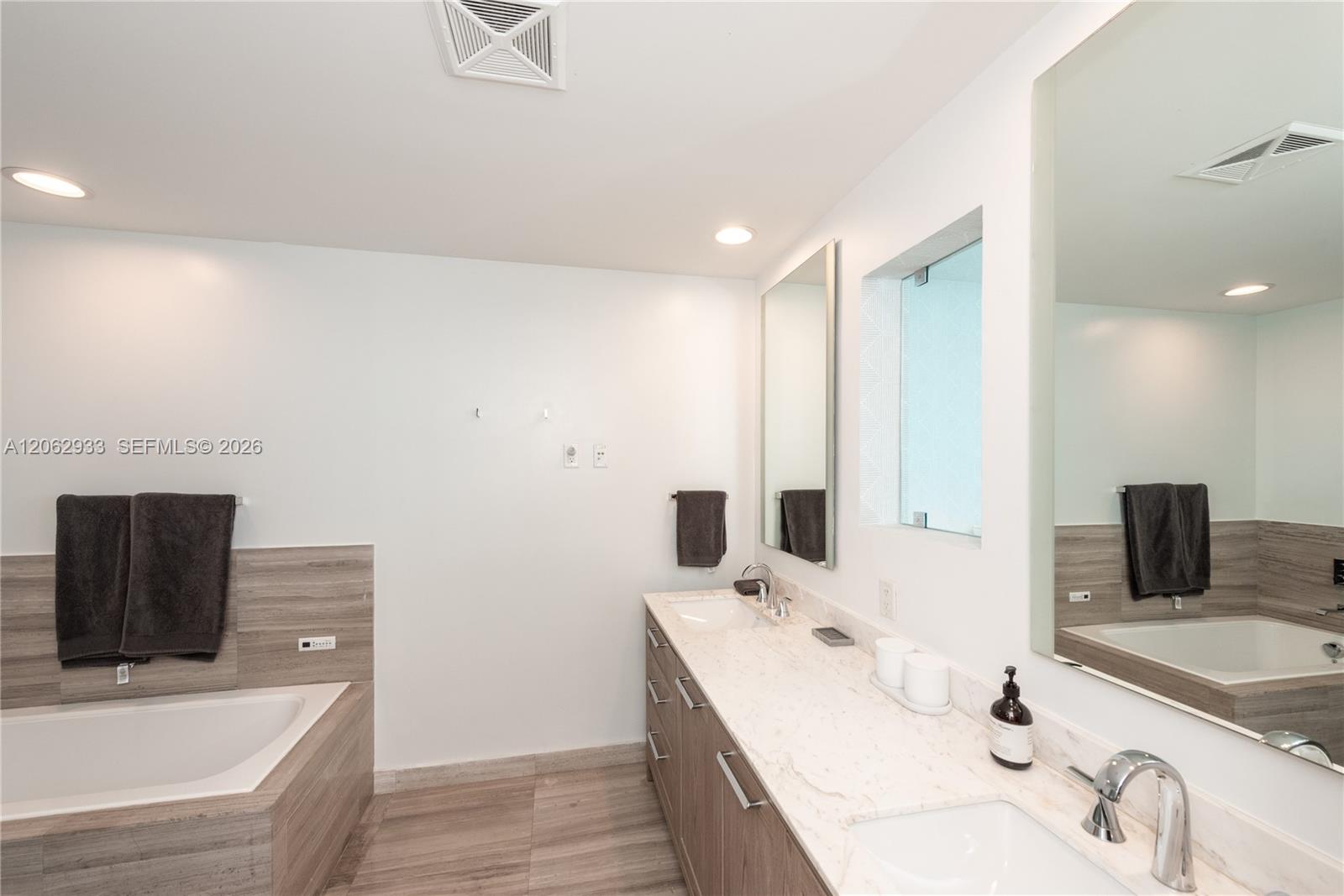 360 Ocean Drive 904s Property Photo 14