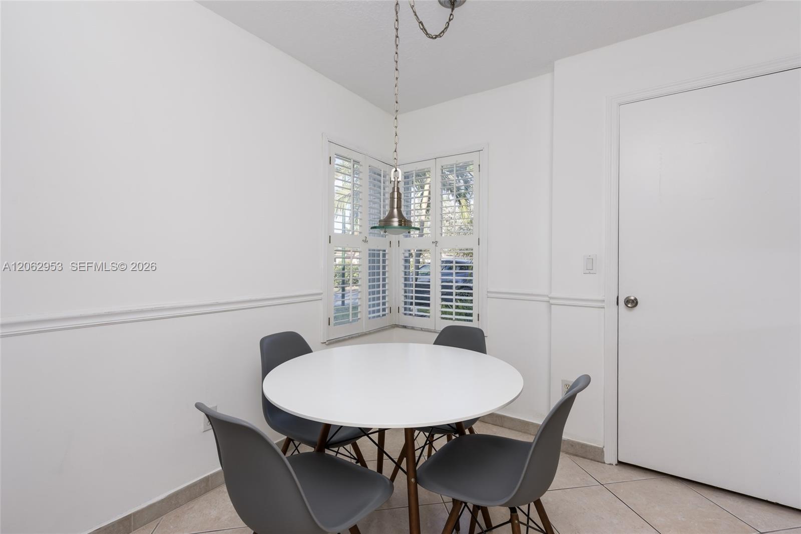 1540 N Trafalgar Circle Property Photo 6