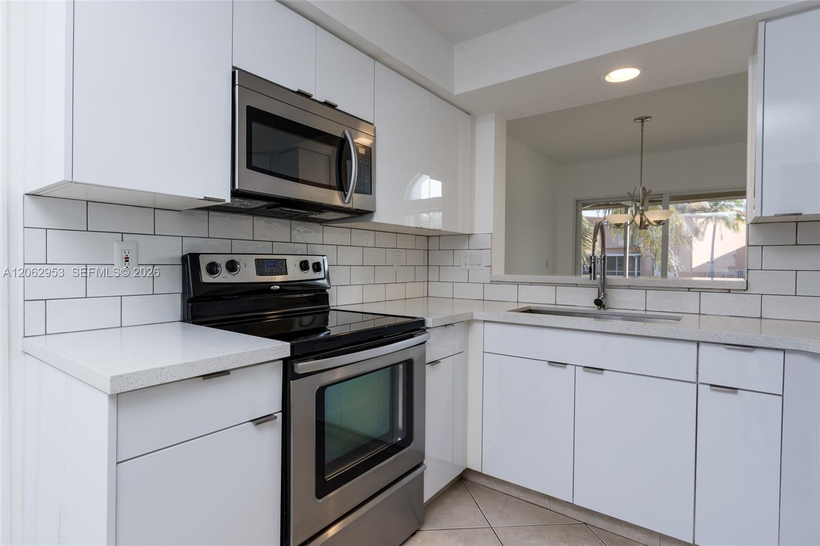 1540 N Trafalgar Circle Property Photo 8