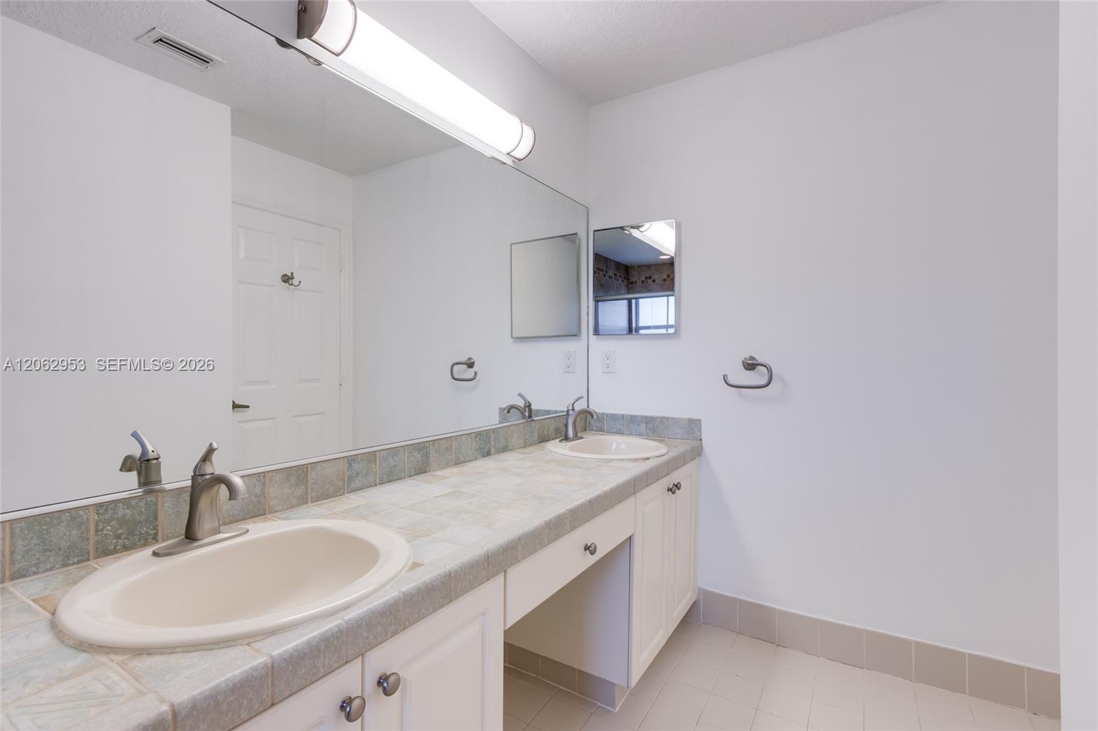 1540 N Trafalgar Circle Property Photo 23