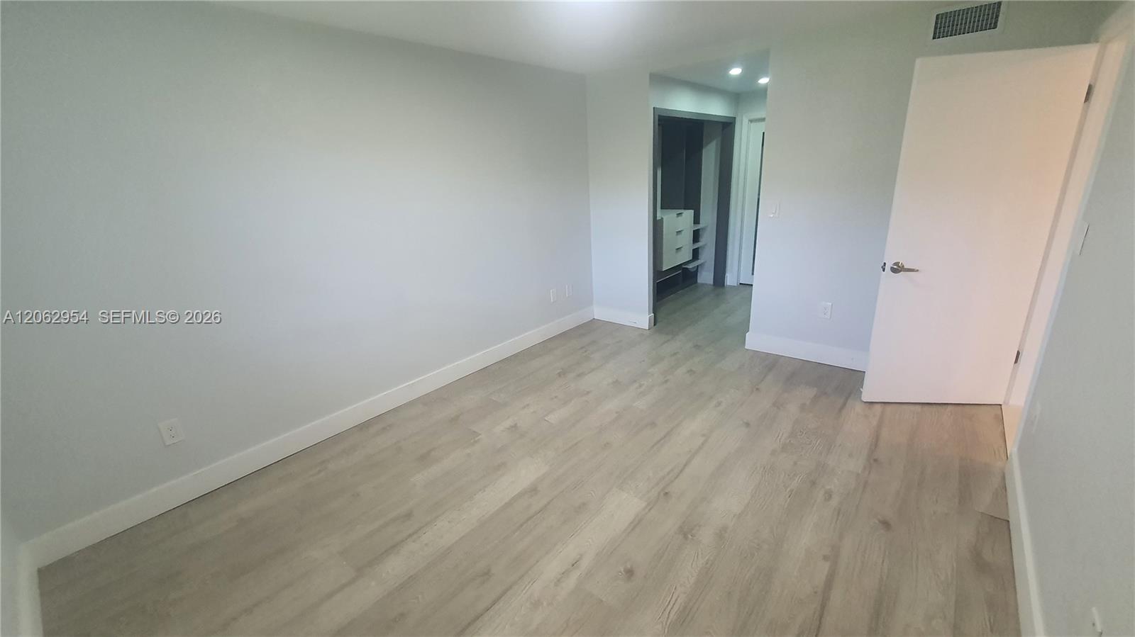 A12062954 Property Photo 7