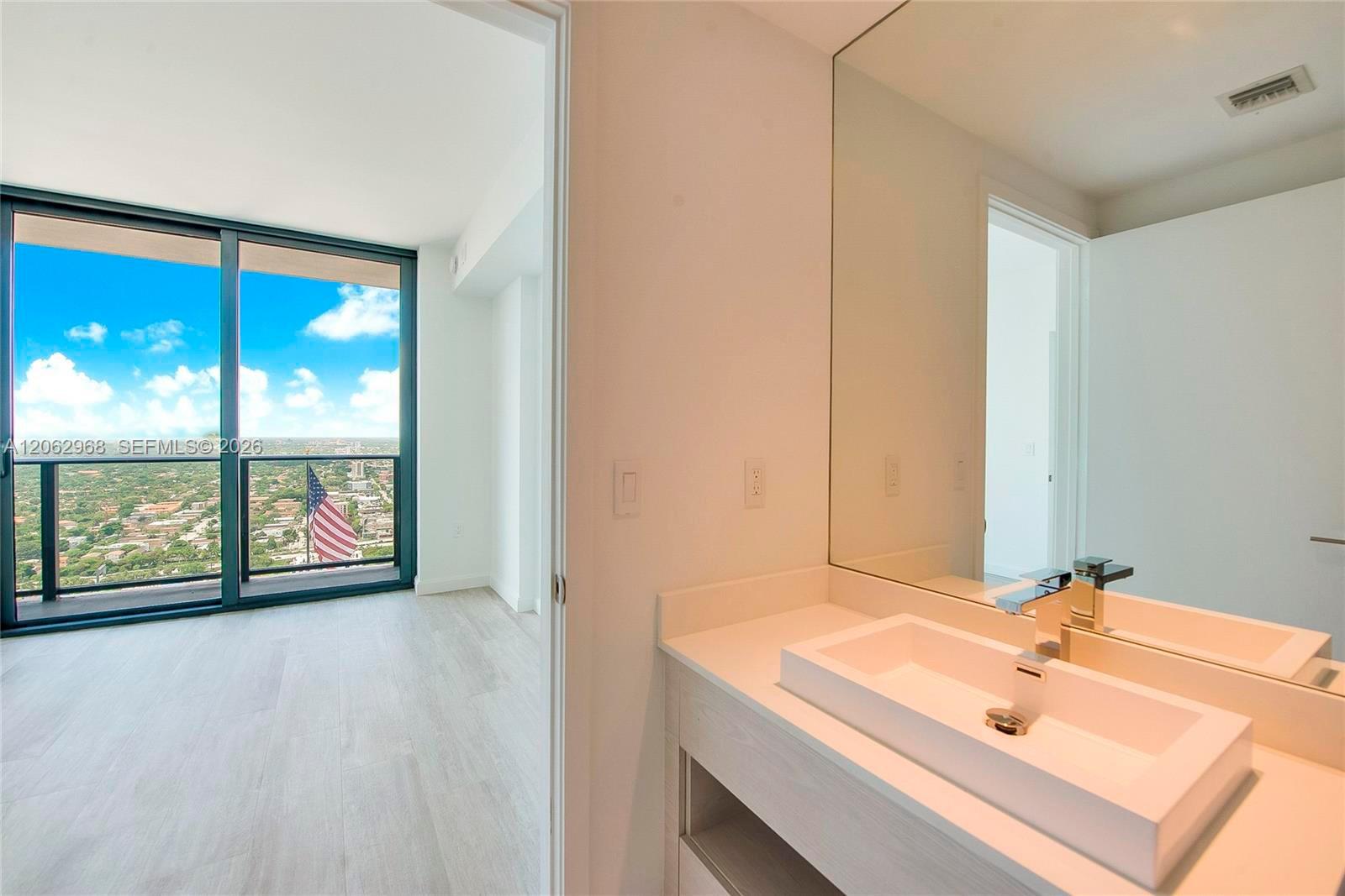 55 Sw 9th Street 3507 Property Photo 6