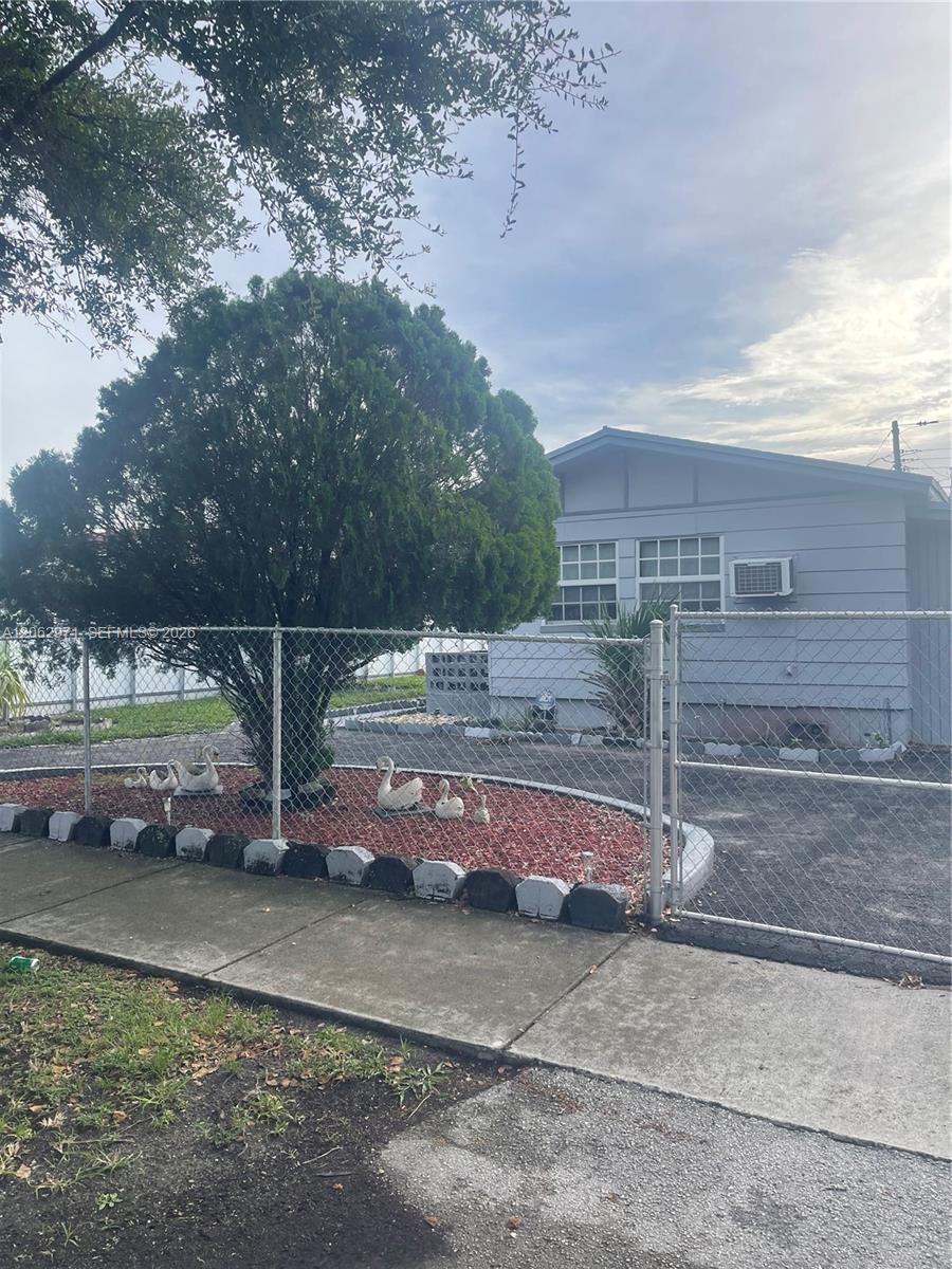 2311 NW 27th Terrace