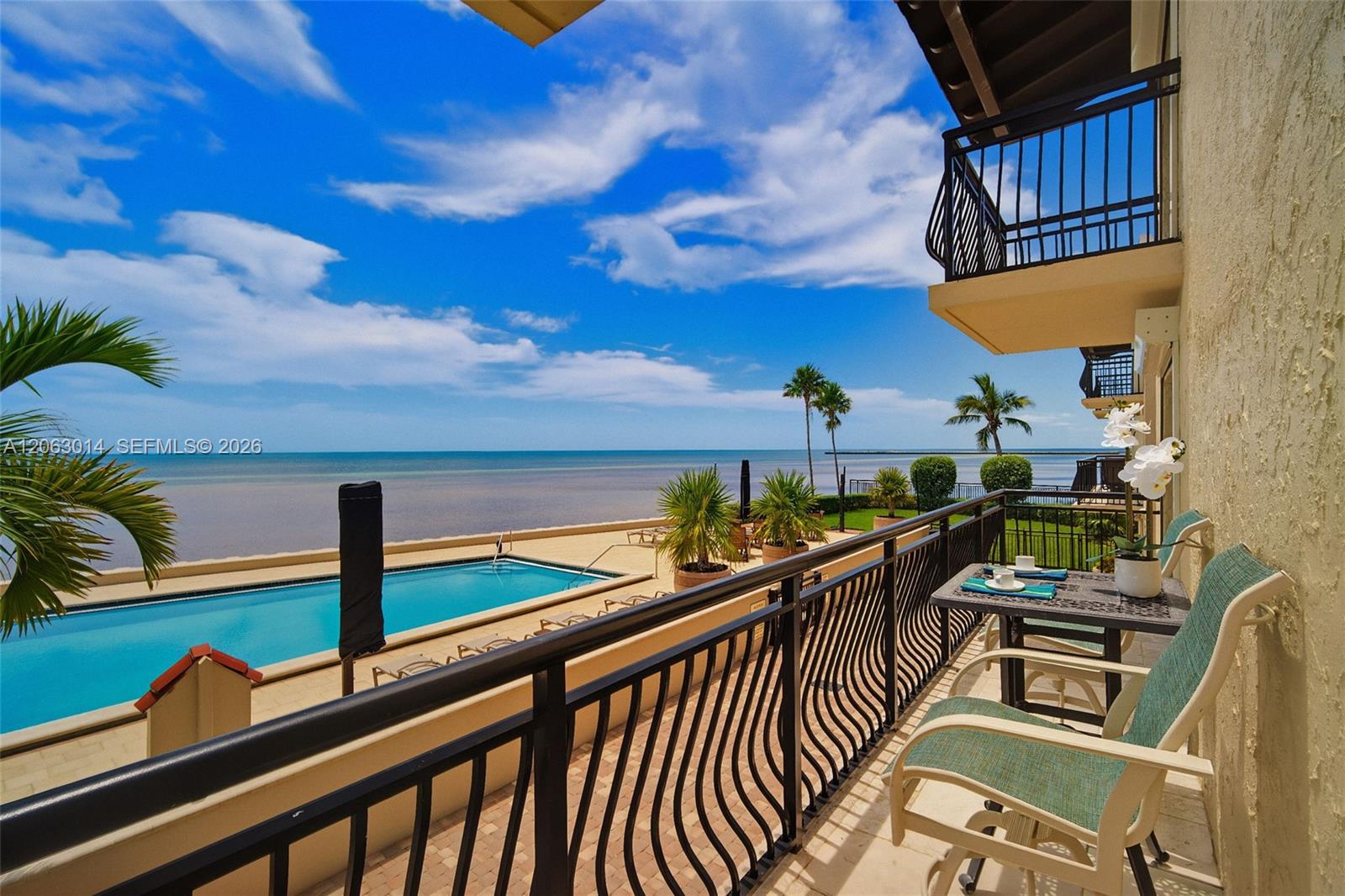 A12063014 Property Photo 8
