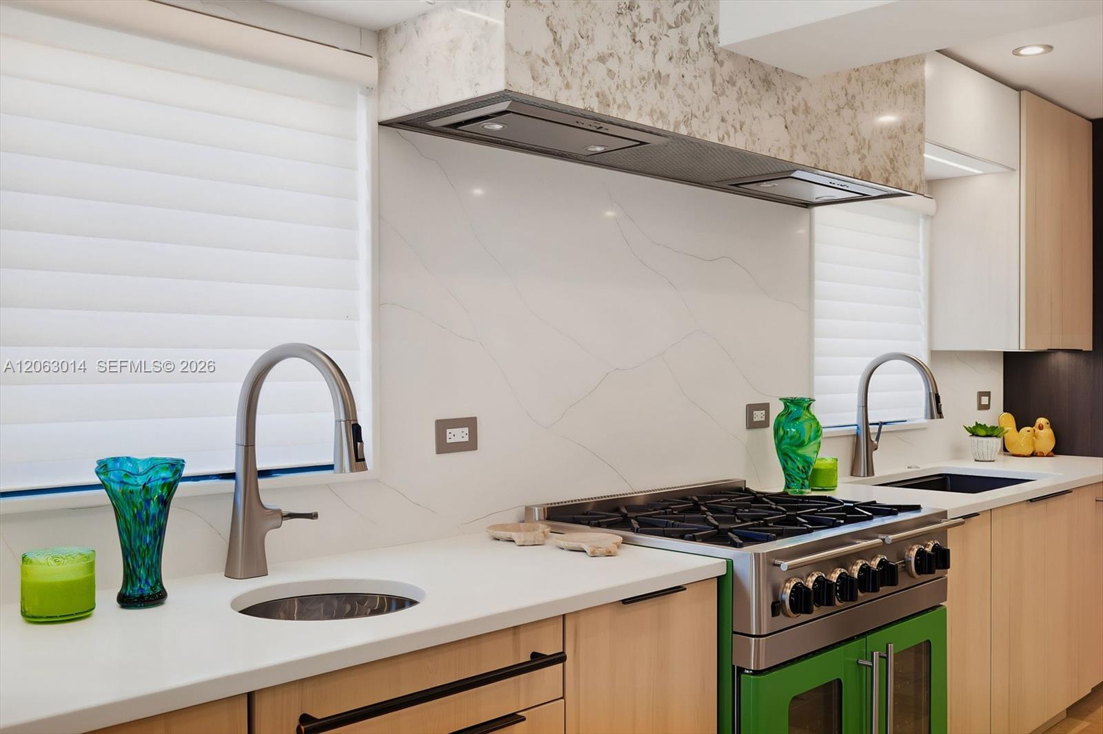 A12063014 Property Photo 16
