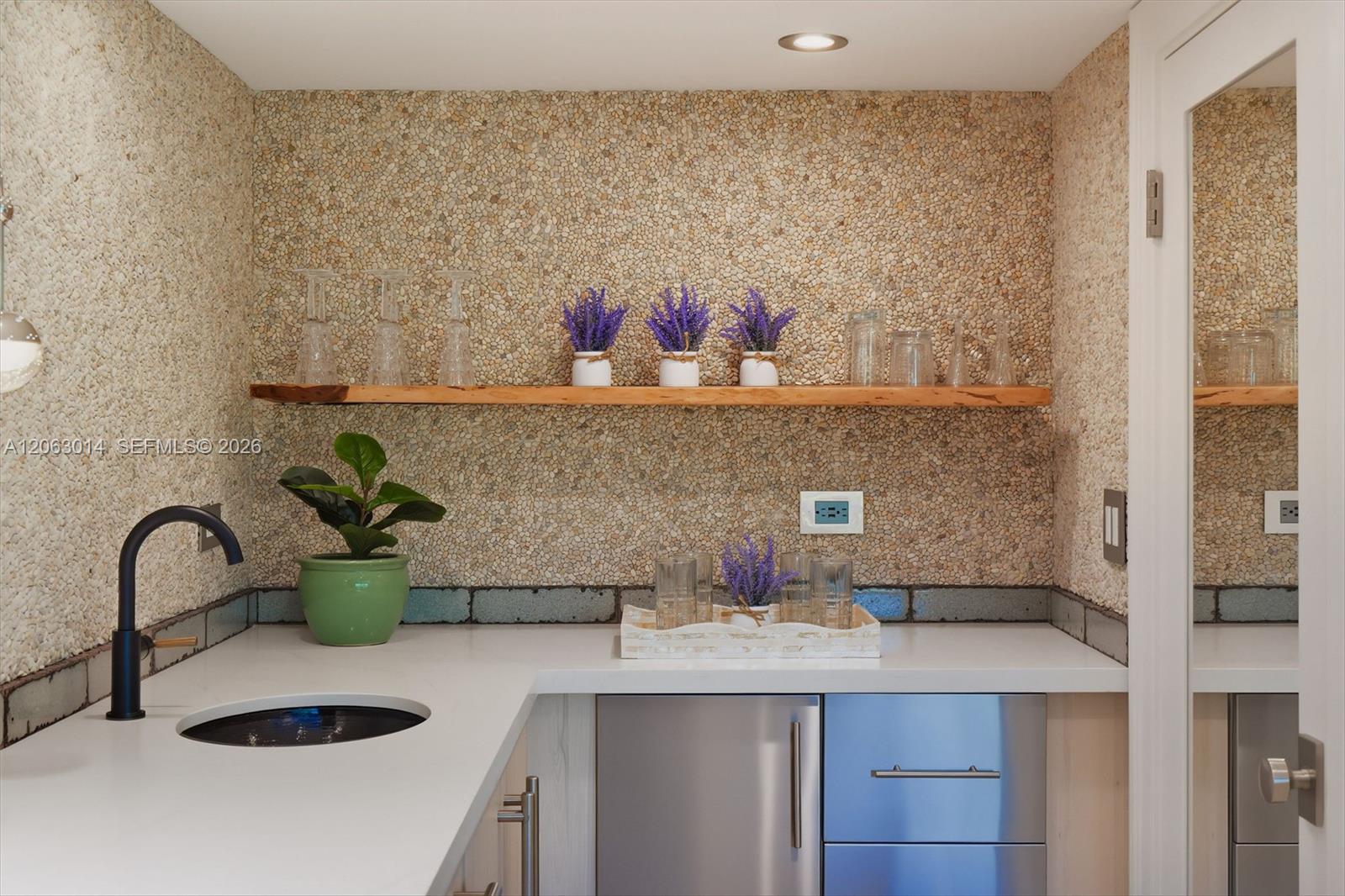 A12063014 Property Photo 33