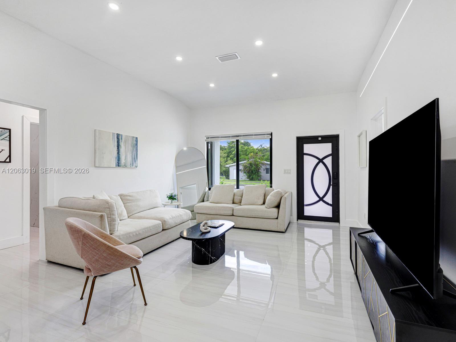 8635 N Miami Avenue Property Photo 11