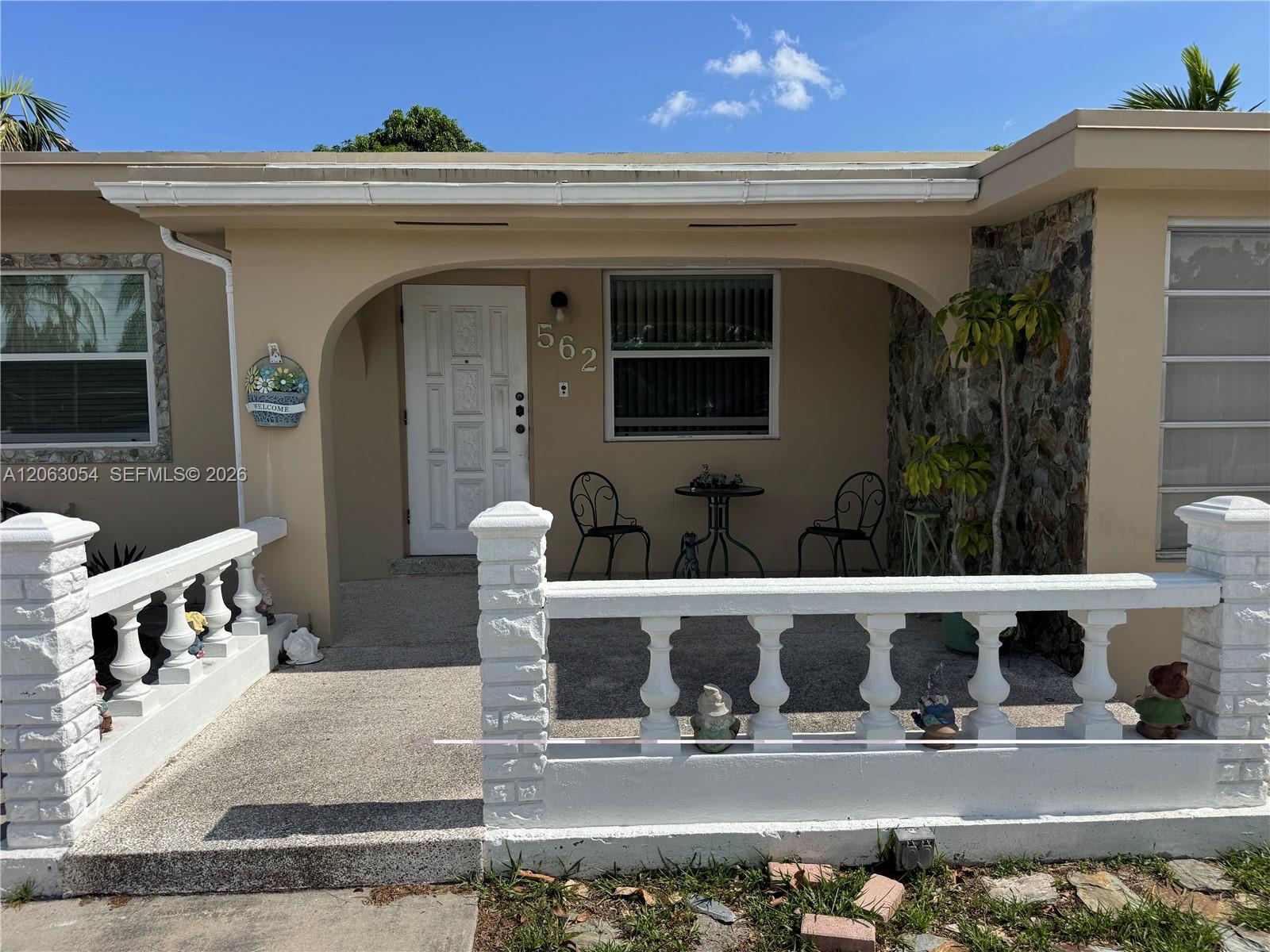 562 E 44th Street Property Photo 3