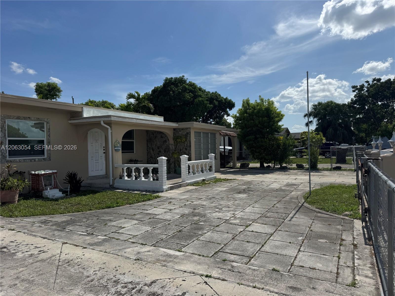 562 E 44th Street Property Photo 4