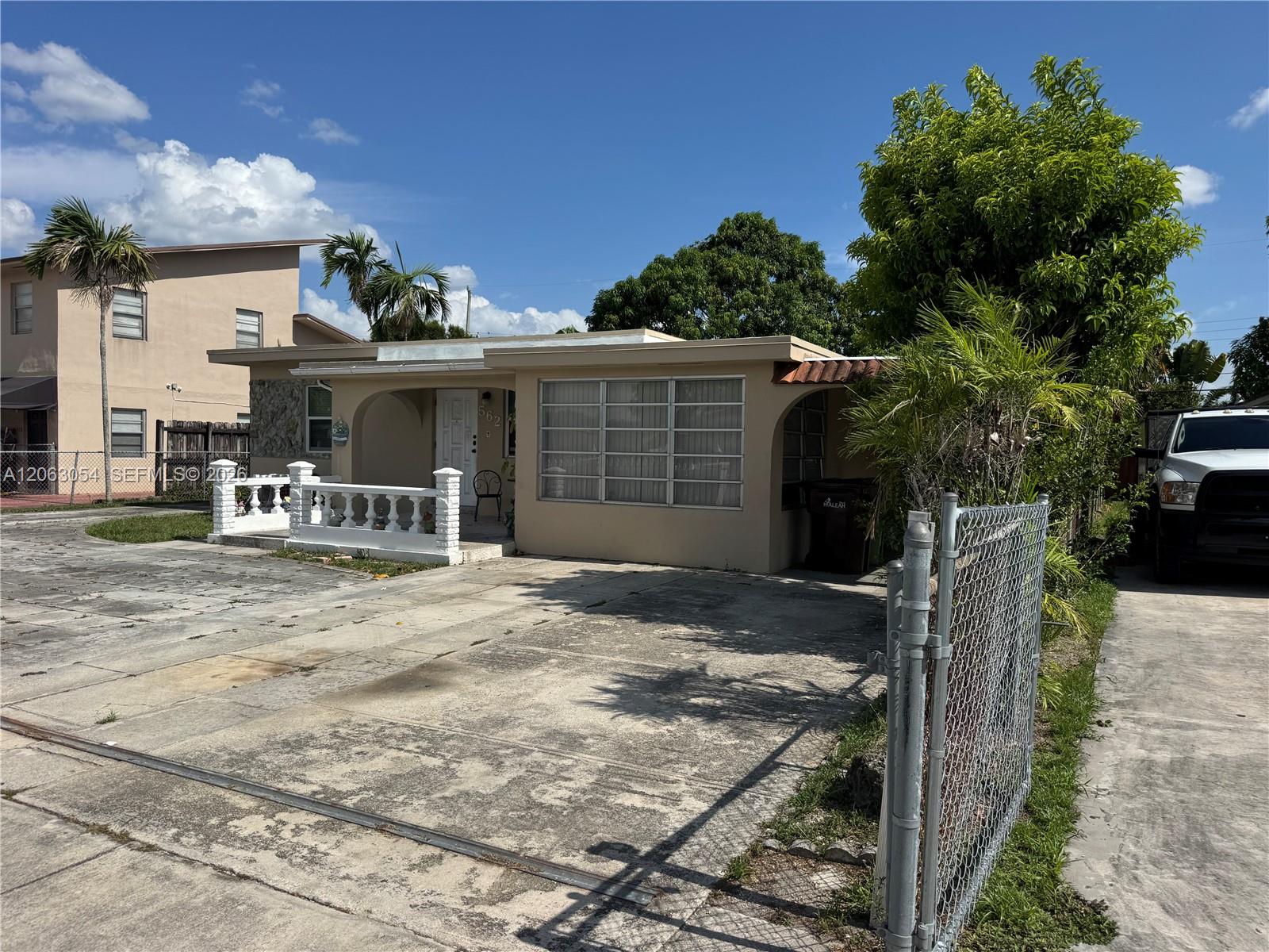 562 E 44th Street Property Photo 7