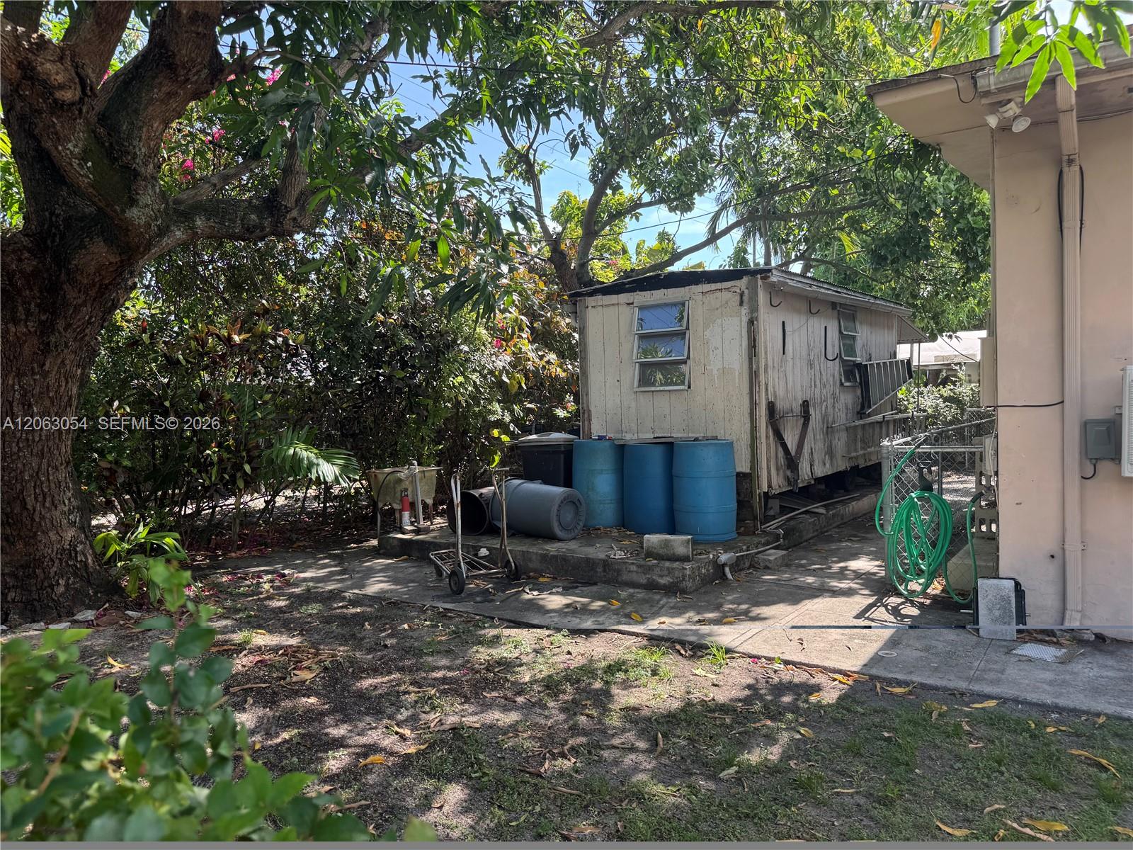 562 E 44th Street Property Photo 12