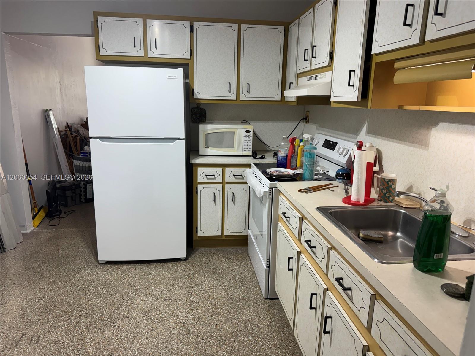 562 E 44th Street Property Photo 14