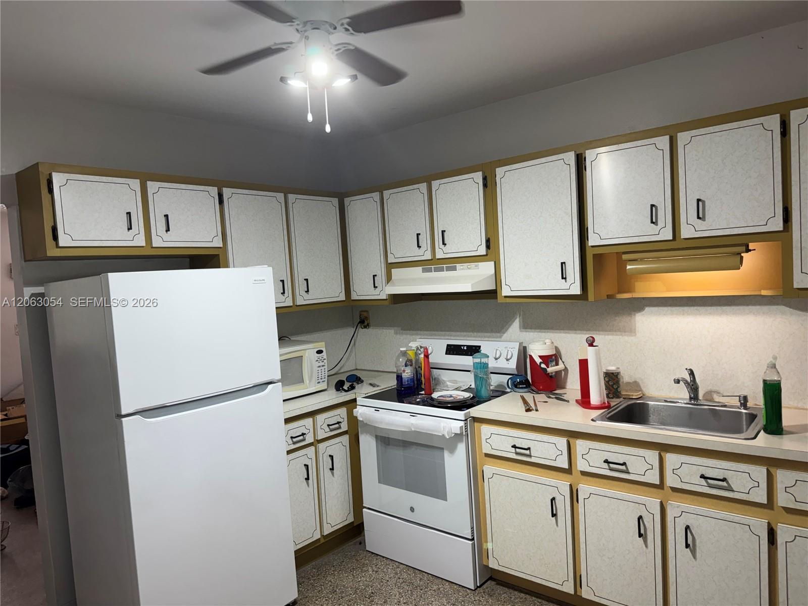 562 E 44th Street Property Photo 15