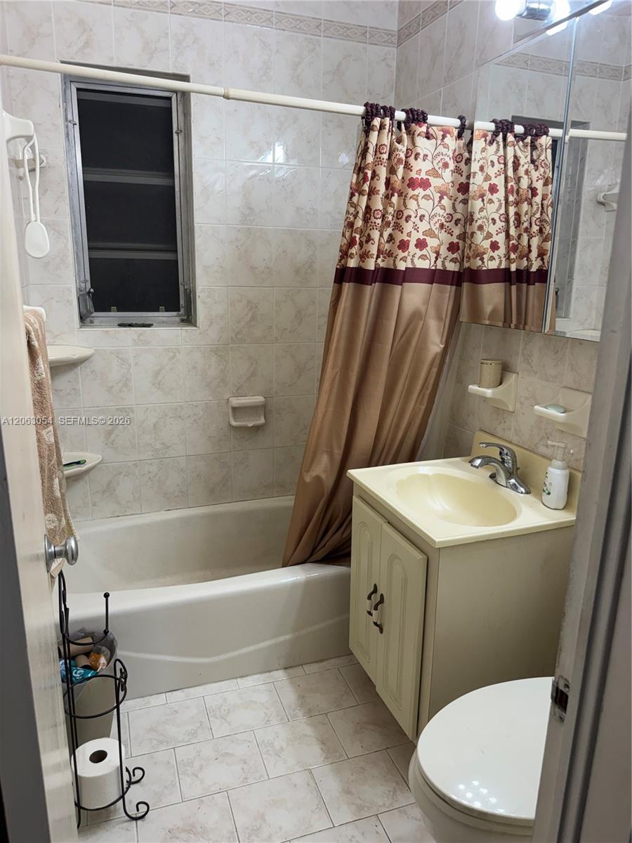 562 E 44th Street Property Photo 21