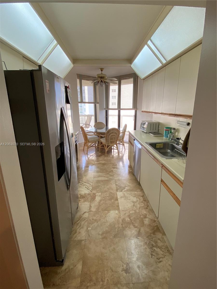 A12063070 Property Photo 25