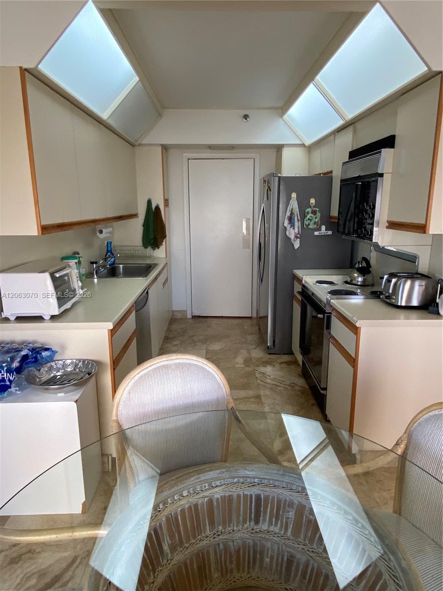 A12063070 Property Photo 26