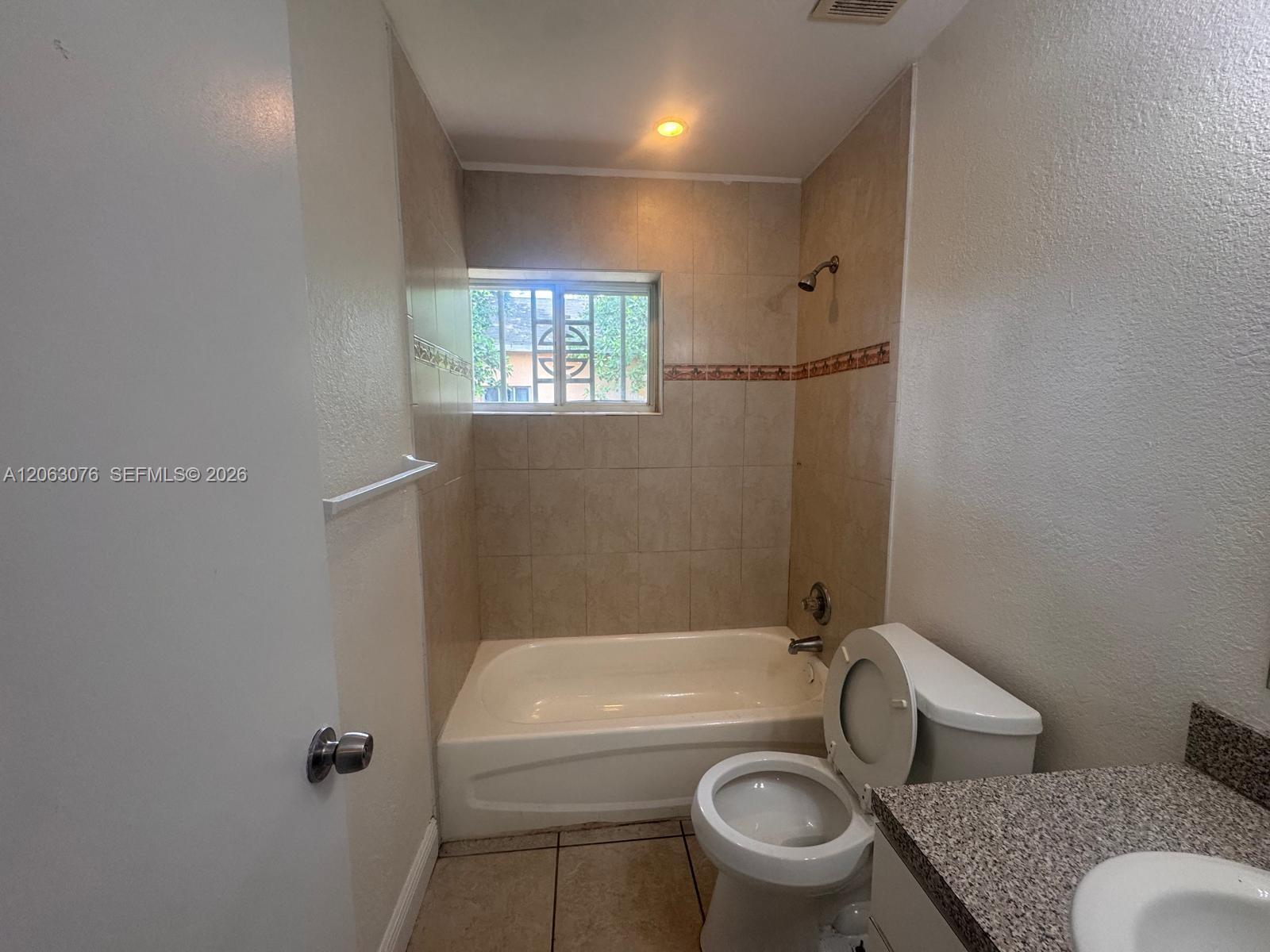 3342 Nw 9th Avenue 3344 Property Photo 4