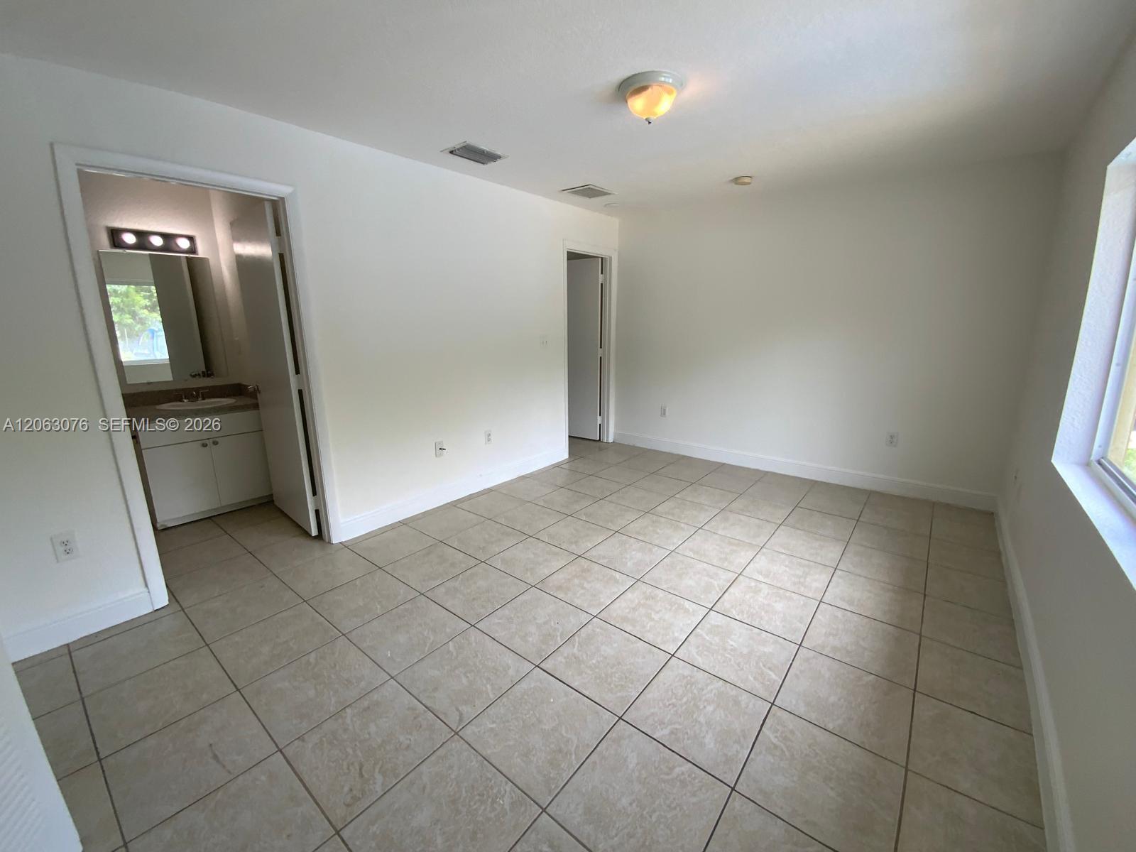 3342 Nw 9th Avenue 3344 Property Photo 23