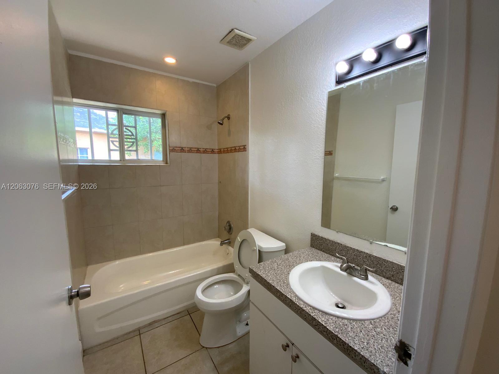 3342 Nw 9th Avenue 3344 Property Photo 32