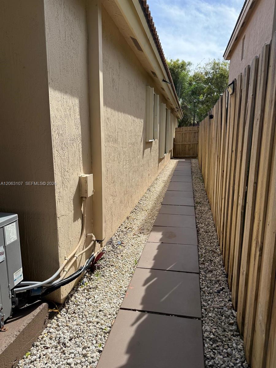 2065 Se 14th Street Property Photo 3
