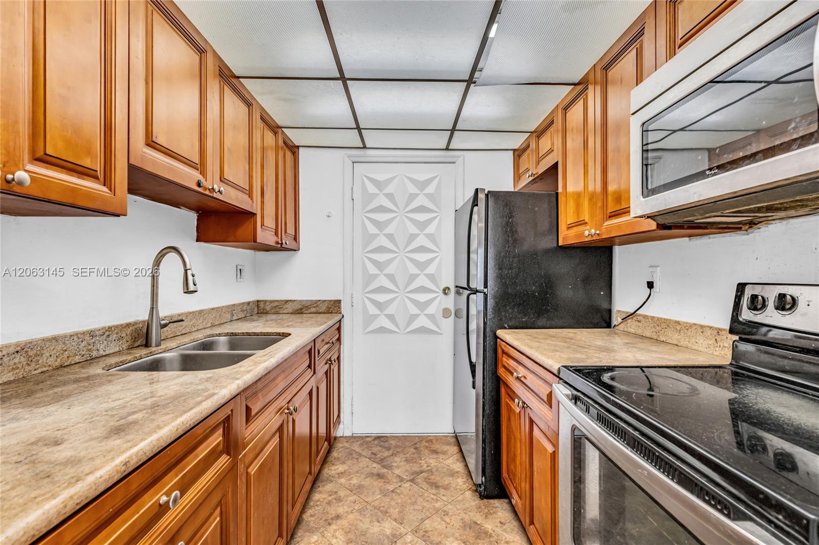 200 S Birch Road 1015 Property Photo 6