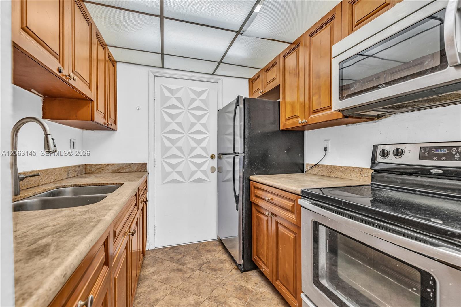 200 S Birch Road 1015 Property Photo 7