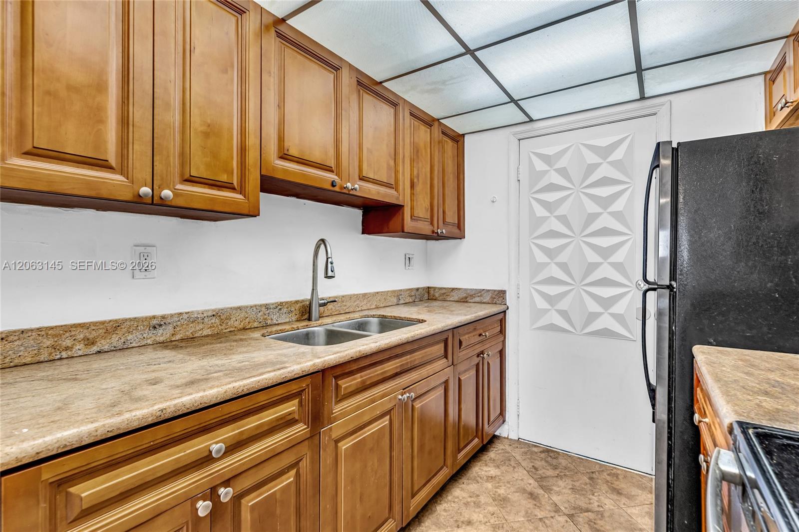 200 S Birch Road 1015 Property Photo 8
