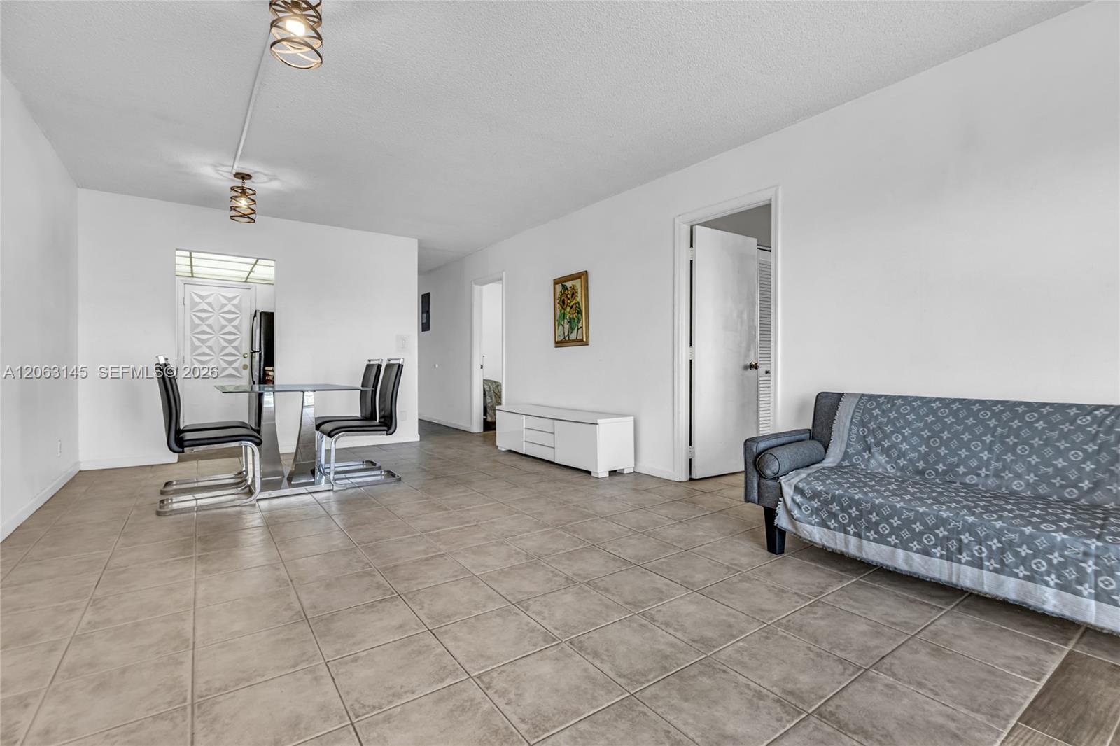 200 S Birch Road 1015 Property Photo 13