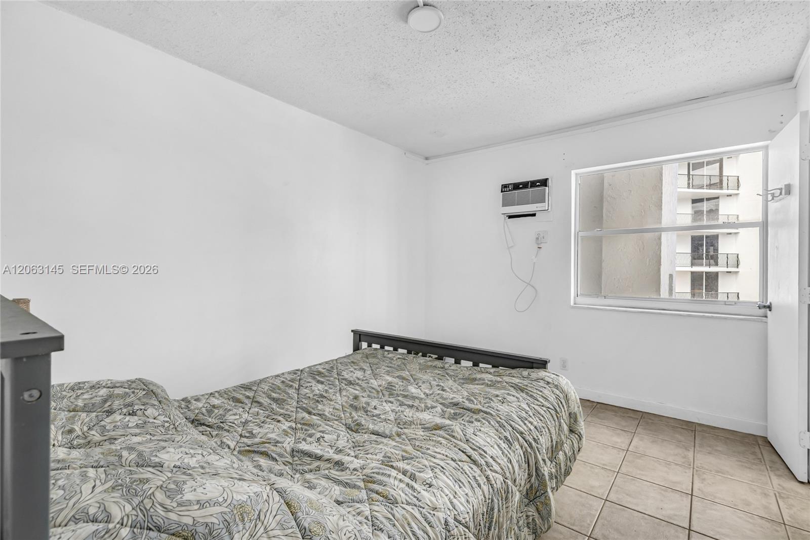 200 S Birch Road 1015 Property Photo 23