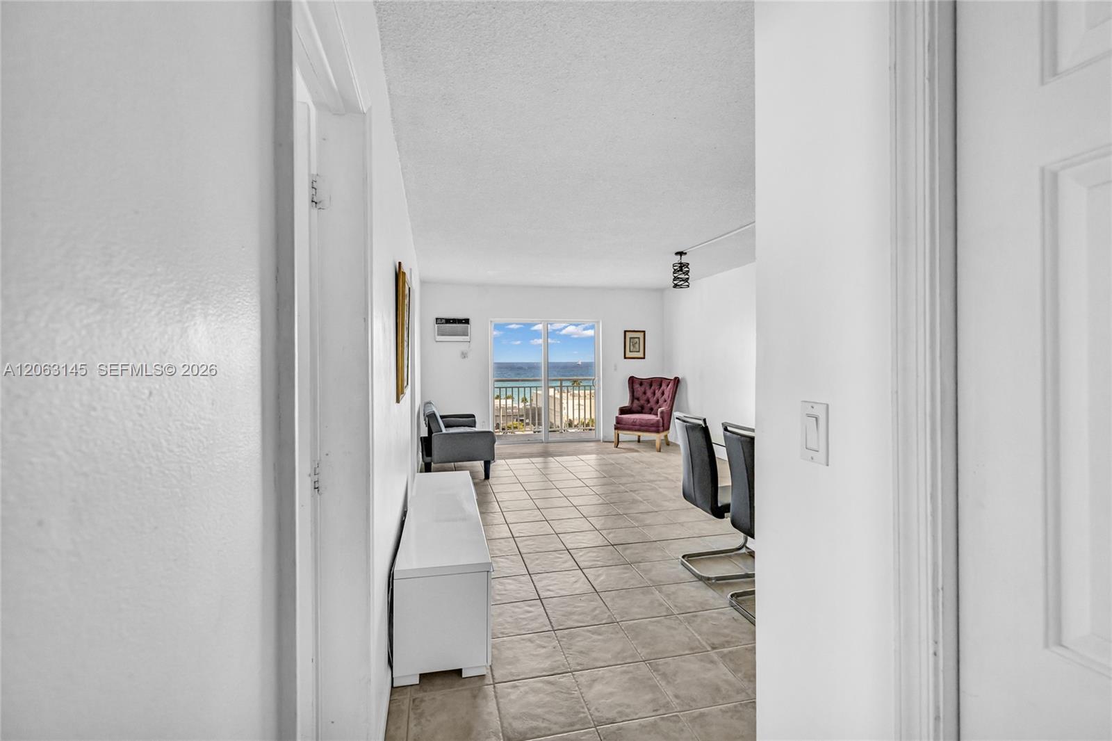 200 S Birch Road 1015 Property Photo 25
