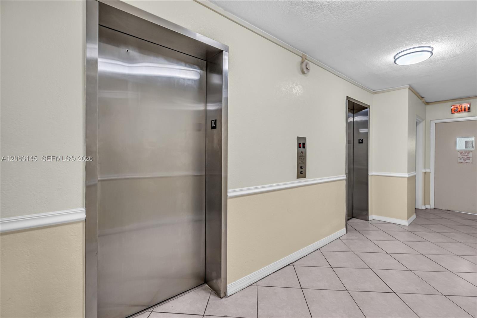 200 S Birch Road 1015 Property Photo 26